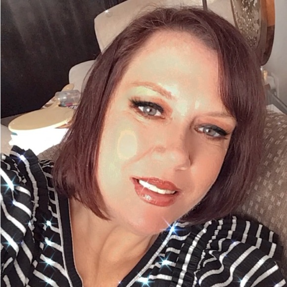 I'm a top 10% seller, fast shipper & ❤️ Bundles - Picture 2 of 3